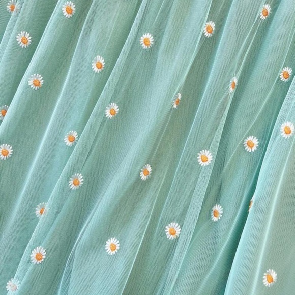 🌼 PLUS Tulle Skirt 🌼 - Picture 3 of 5